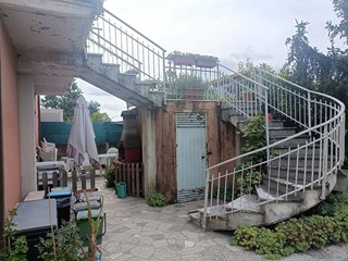 Villa bifamiliare in Vendita a Castelnuovo Magra, zona Molicciara, 190'000€, 134 m²