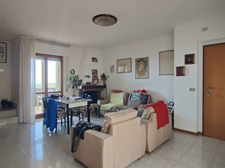 Appartamento in Vendita a Acquaviva Picena, 150'000€, 143 m²