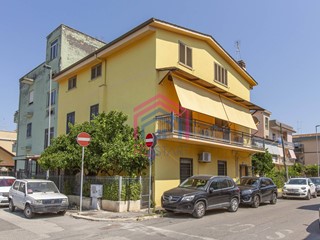 Villa in Vendita a Aprilia, 395'000€, 273 m²