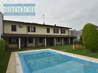 Casa Indipendente in Vendita a Asigliano Vercellese, 250'000€, 300 m², con Box