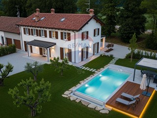 Casa Indipendente in Vendita a Viadana, 179'000€, 200 m²