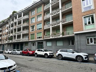 Quadrilocale in Affitto a Torino, 1'450€, 122 m²