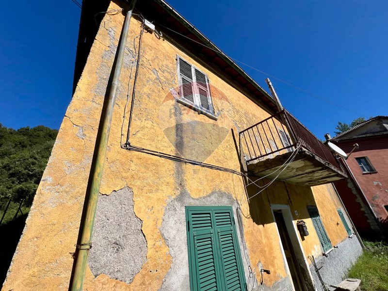 Rustico in Vendita a Varese Ligure, 50'000€, 191 m²
