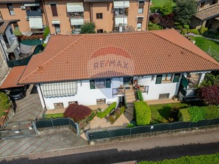 Villa in Vendita a Vedano Olona, 429'750€, 213 m²