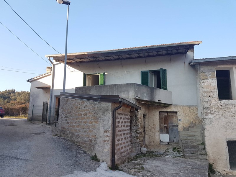 Casa Semi Indipendente in Vendita a Rocca d'Arce, 28'000€, 75 m²