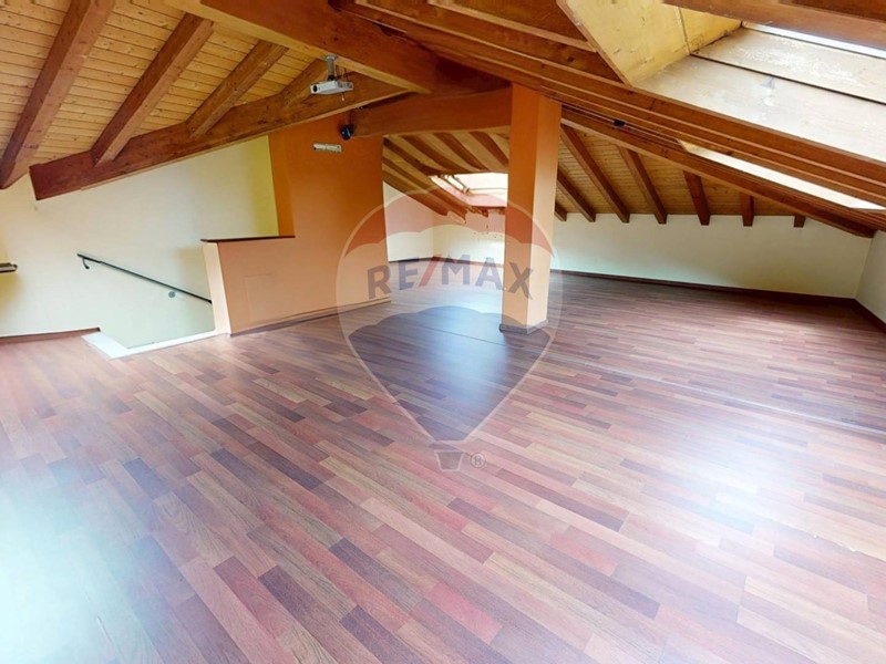 Quadrilocale in Vendita a Rodano, 235'000€, 126 m²