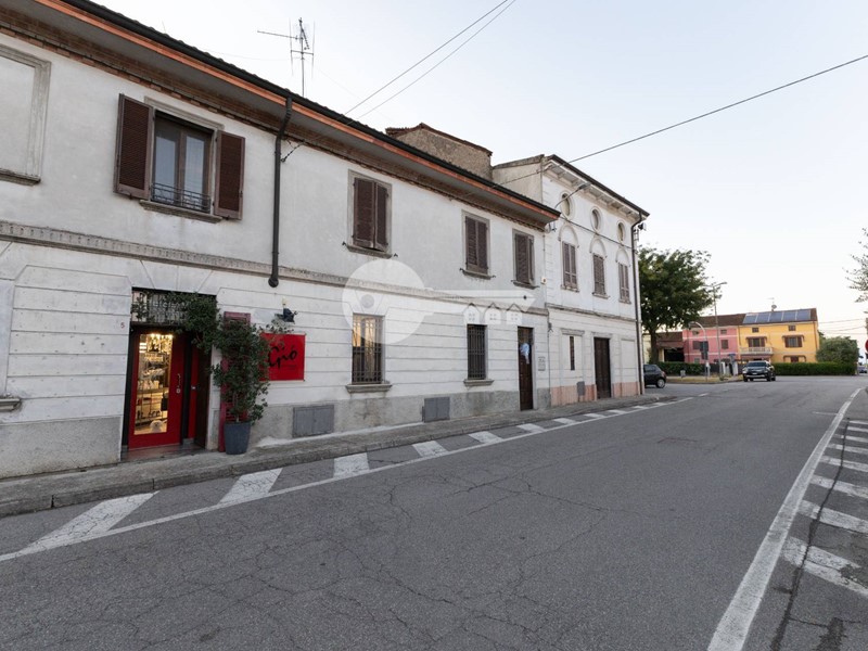 Casa Indipendente in Vendita a Persico Dosimo, 350'000&euro;, 560 m²