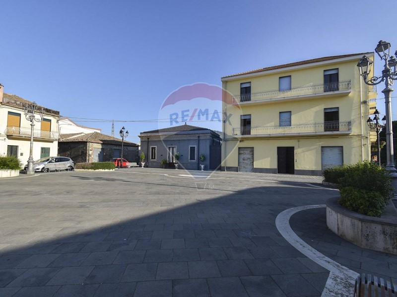 Casa Indipendente in Vendita a Piedimonte Etneo, 340'000€, 434 m²