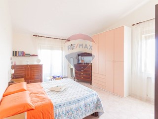 Appartamento in Vendita a Ragalna, 110'000€, 160 m²