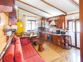 Attico in Vendita a Ragalna, 115'000&euro;, 150 m²