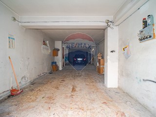 Box in Vendita a Gravina di Catania, 36'000€, 122 m²