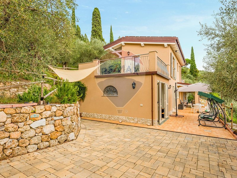 Casa Indipendente in Vendita a Camaiore, 870'000&euro;, 163 m²