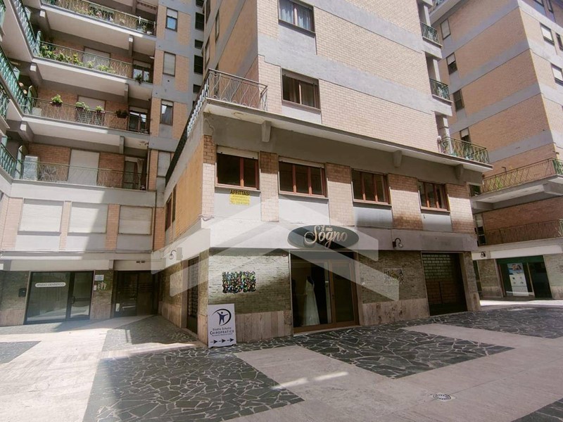 Ufficio in Affitto a Campobasso, 700€, 116 m²