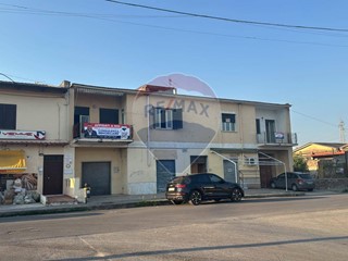 Casa Indipendente in Vendita a Carinola, 99'000€, 253 m²