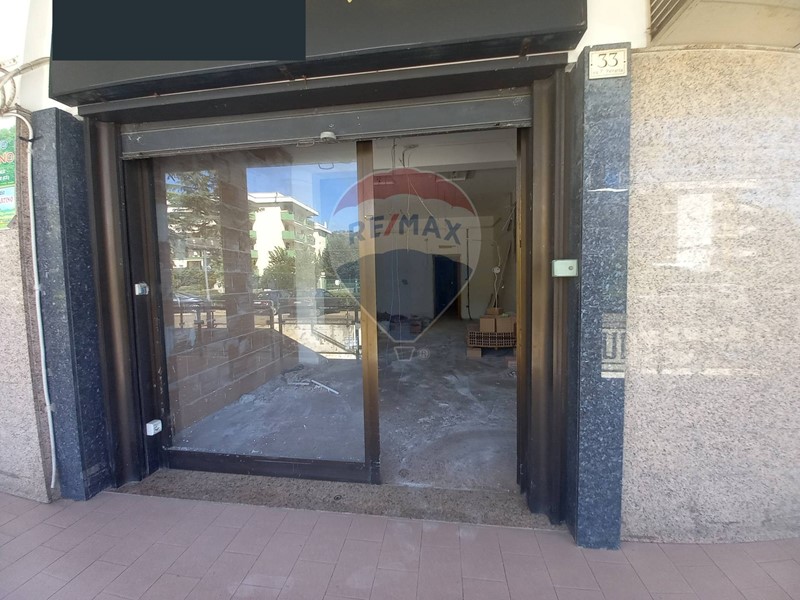 Immobile commerciale in Affitto a Caserta, 620€, 56 m²