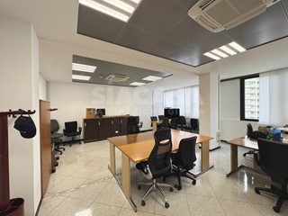 Ufficio in Affitto a Cinisello Balsamo, 18'000€, 73 m²