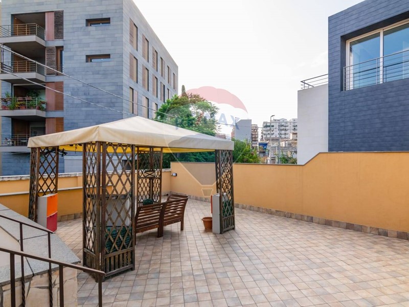 Casa Indipendente in Vendita a Catania, 440'000&euro;, 200 m²