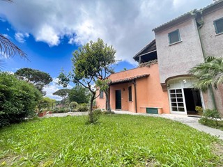 Appartamento in Vendita a Finale Ligure, 370'000€, 115 m²