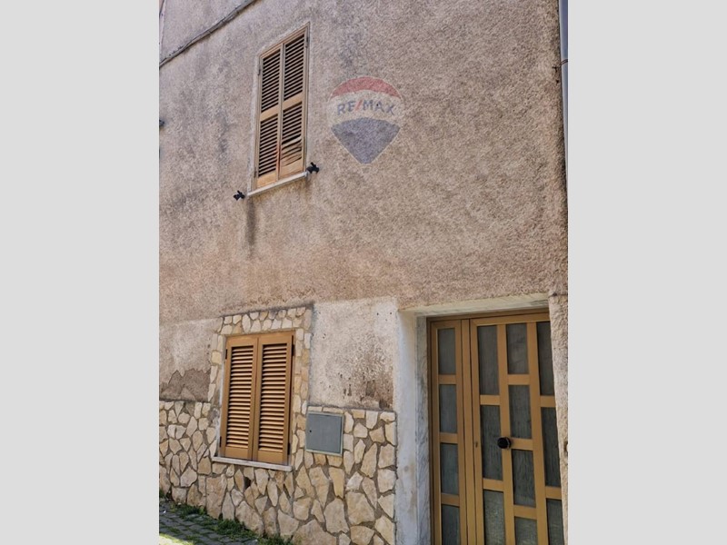 Casa Semi Indipendente in Vendita a Minturno, 45'000€, 100 m²