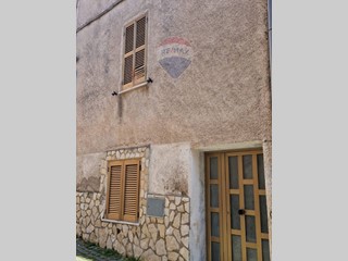 Casa Semi Indipendente in Vendita a Minturno, 45'000€, 100 m²