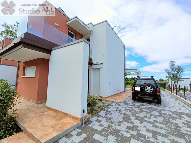 Casa Semi Indipendente in Vendita a Mogliano Veneto, 550'000€, 210 m²