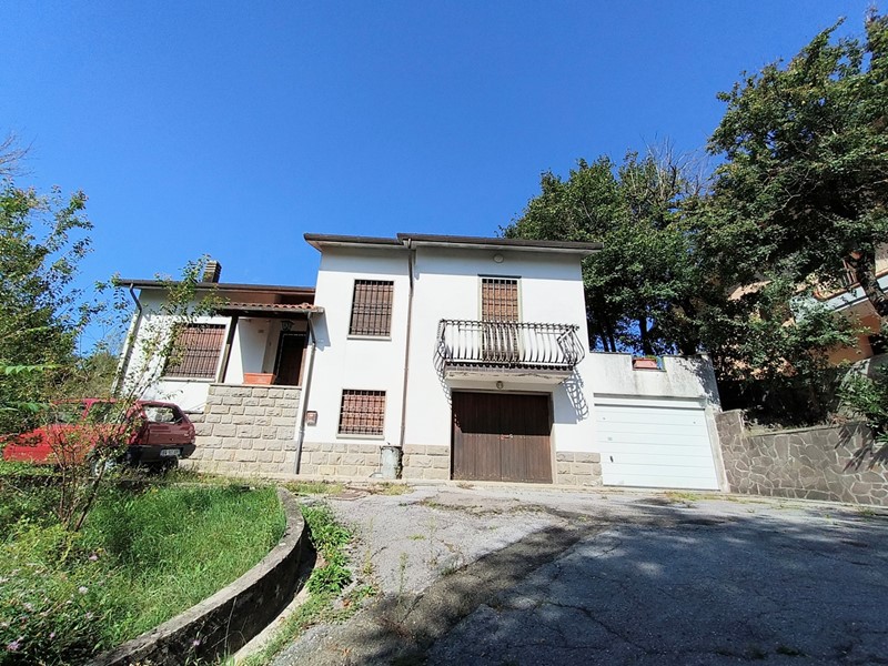 Villa in Vendita a Alto Reno Terme, 225'000€, 180 m²