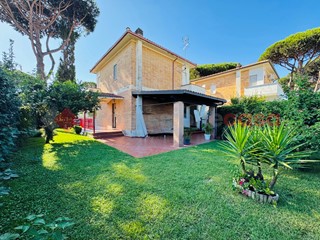 Villa in Vendita a Terracina, 500'000€, 110 m², arredato