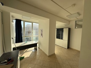 Ufficio in Affitto a Terni, 450€, 62 m²