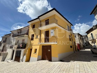 Casa Indipendente in Vendita a Castello del Matese, 74'000€, 198 m²