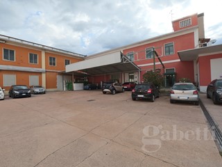Magazzino in Vendita a Busto Arsizio, 95'000€, 155 m²