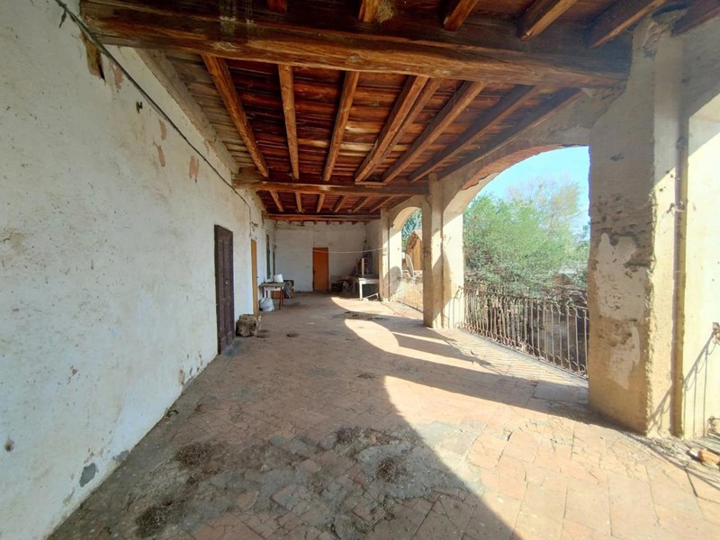 Casale in Vendita a Arluno, 400'000€, 600 m²