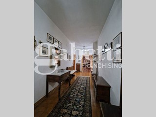 Appartamento in Vendita a Brindisi, 210'000€, 220 m²