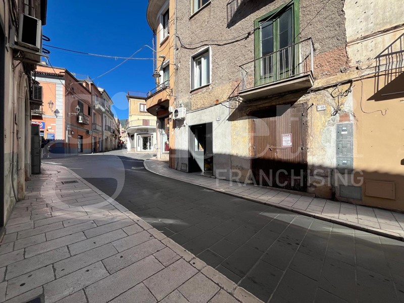 Negozio in Affitto a Piedimonte Matese, 550&euro;, 73 m²