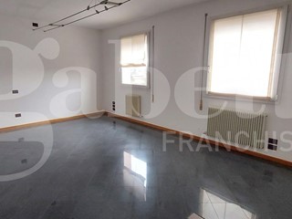 Ufficio in Vendita a Treviso, 255'000€, 180 m²