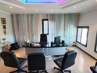 Ufficio in Vendita a Piacenza, 240'000€, 244 m²