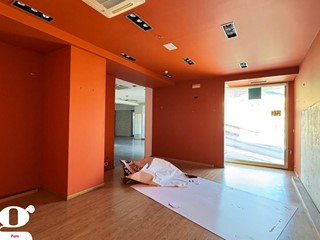 Negozio in Affitto a Patti, 140 m²