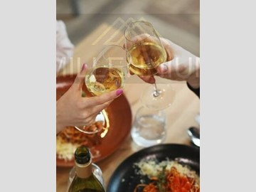 Attività commerciale in Vendita a Arona, 165'000€, 180 m², arredato