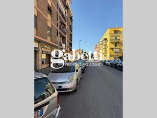 Negozio in Vendita a Roma, 106'000€, 52 m²