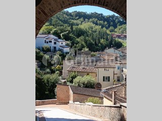 Trilocale in Vendita a Deruta, 40'000€, 84 m², arredato