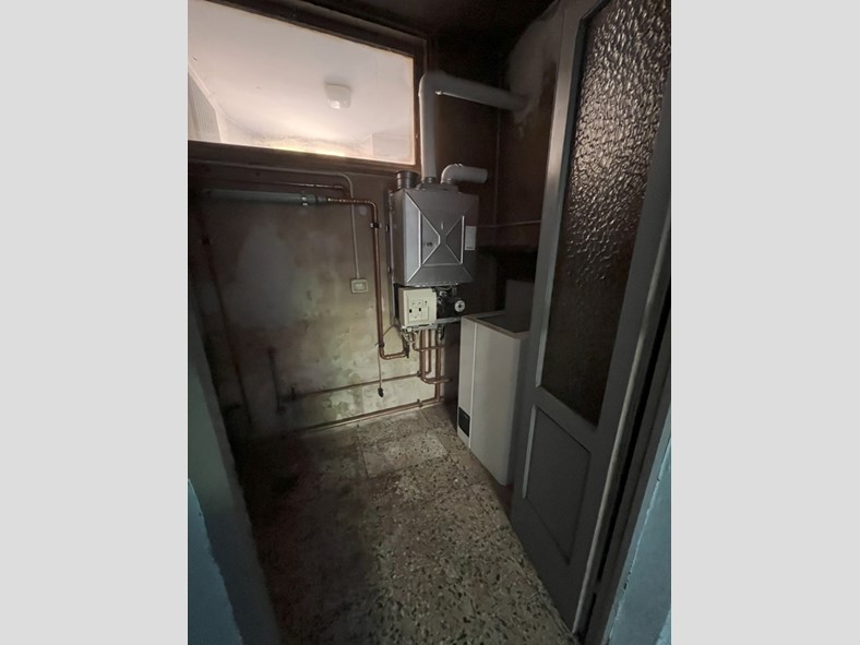 Casa Indipendente in Vendita a Faggeto Lario, 65'000€, 193 m²