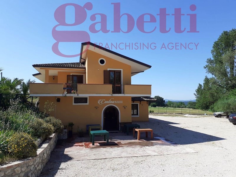 Attività commerciale in Affitto a San Potito Sannitico, 1'000€, 220 m²
