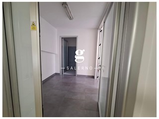 Ufficio in Affitto a Salerno, 1'250€, 115 m²