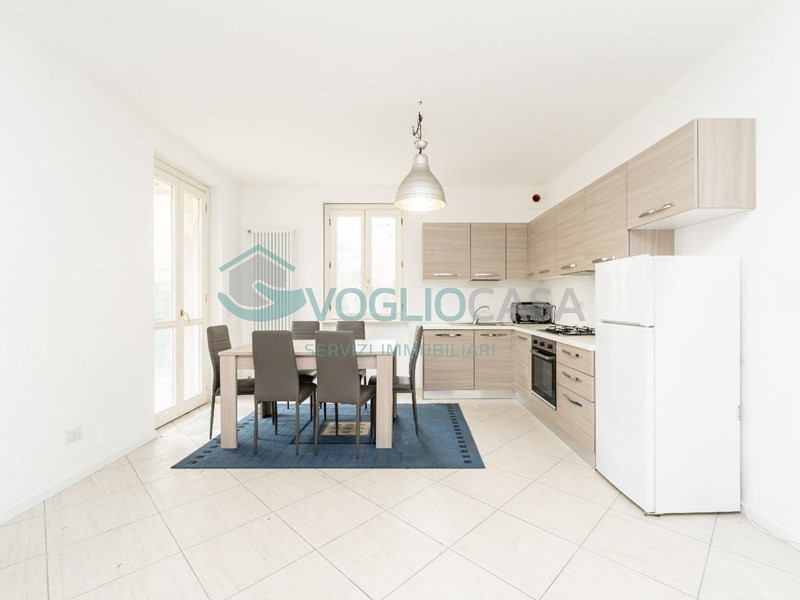 Trilocale in Vendita a Ziano Piacentino, 135'000€, 99 m², con Box