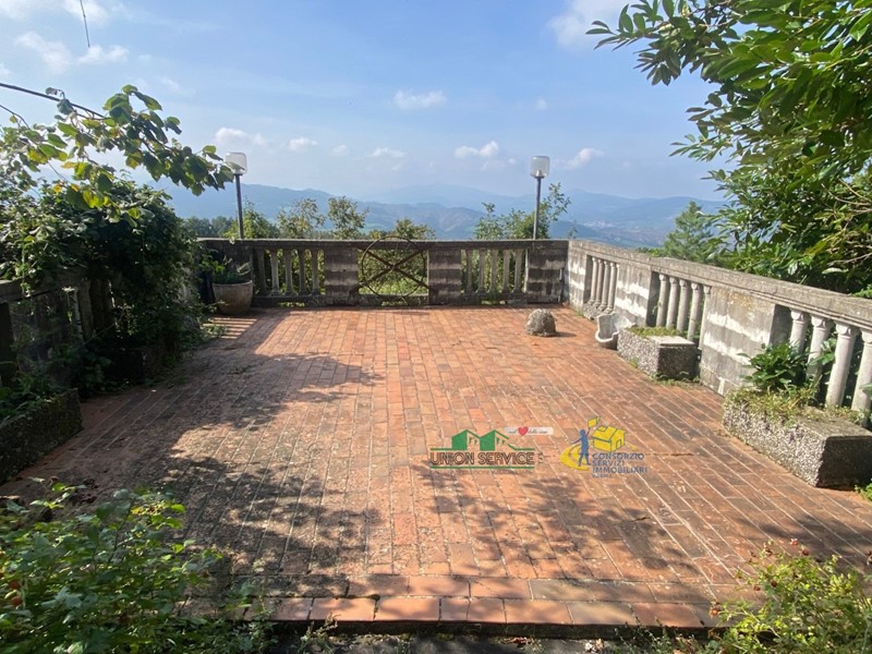 Casa Indipendente in Vendita a Terenzo, 193'000&euro;, 600 m²