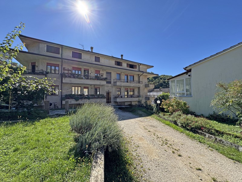 Appartamento in Vendita a Castelgomberto, 159'000€, 152 m², con Box