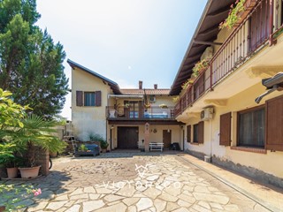 Casa Indipendente in Vendita a Briona, 220'000€, 300 m², con Box