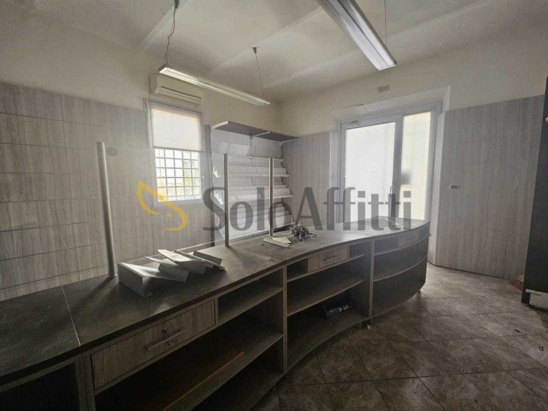 Capannone in Affitto a San Miniato, 500€, 33 m²