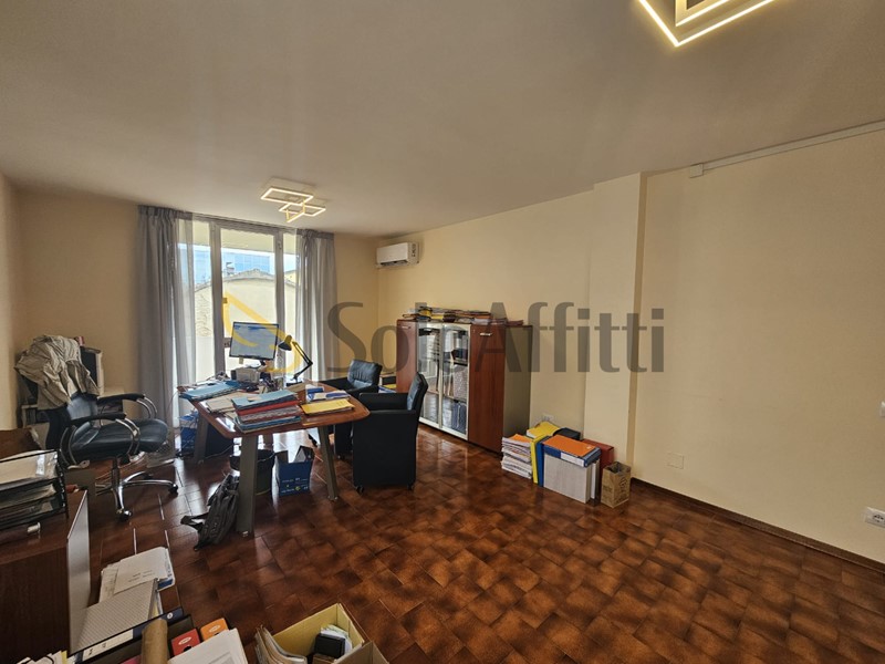 Ufficio in Affitto a Santa Croce sull'Arno, 400€, 55 m²