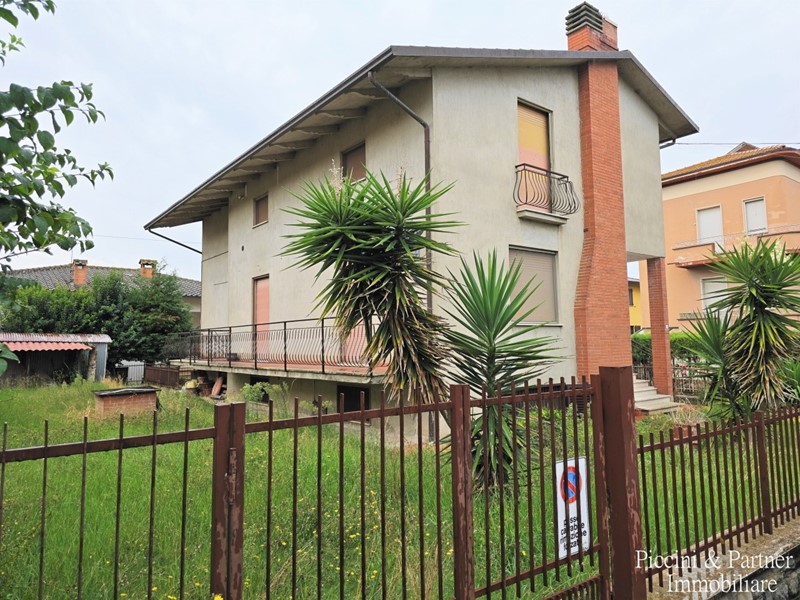 Casa Indipendente in Vendita a Magione, 179'000€, 263 m², con Box