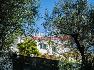 Casa Indipendente in Vendita a Collesalvetti, zona Parrana San Martino, 390'000&euro;, 125 m²